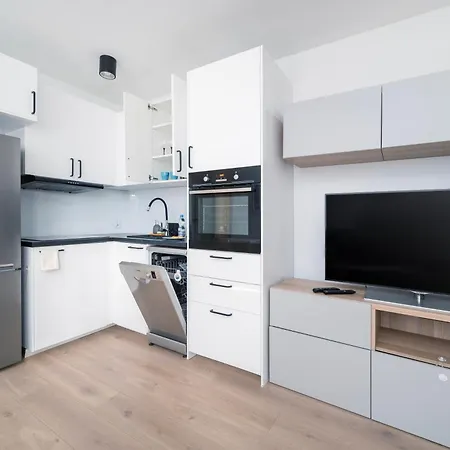 Daire Wroblewskiego With Garden By Bookinghost