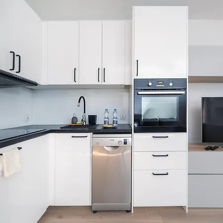 Daire Wroblewskiego With Garden By Bookinghost