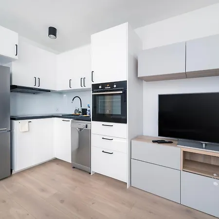 Wroblewskiego With Garden By Bookinghost Łódź