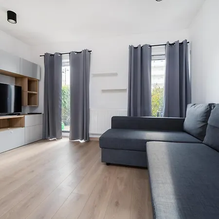 Wroblewskiego With Garden By Bookinghost Łódź