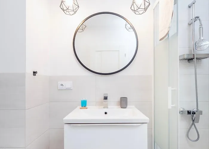 Lägenhet Wroblewskiego With Garden By Bookinghost