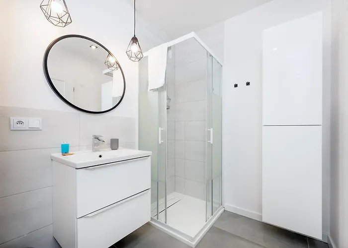 Wroblewskiego With Garden By Bookinghost * Łódź