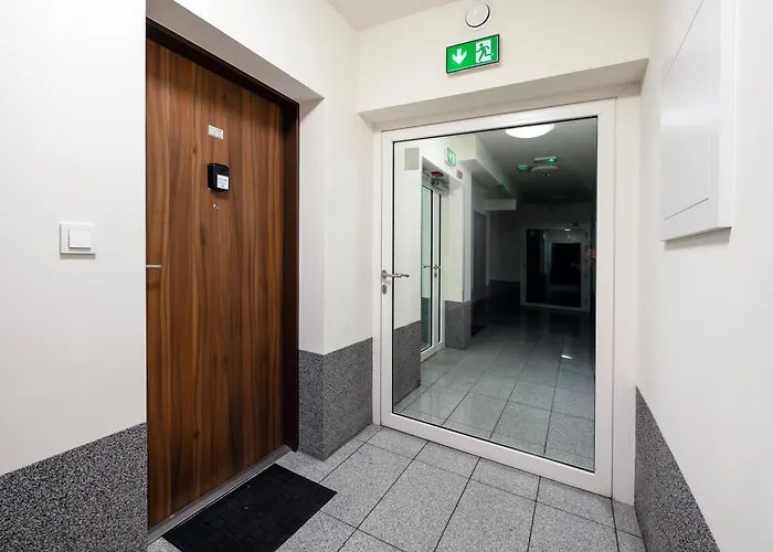 Lägenhet Wroblewskiego With Garden By Bookinghost