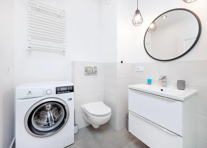 Wroblewskiego With Garden By Bookinghost * Łódź