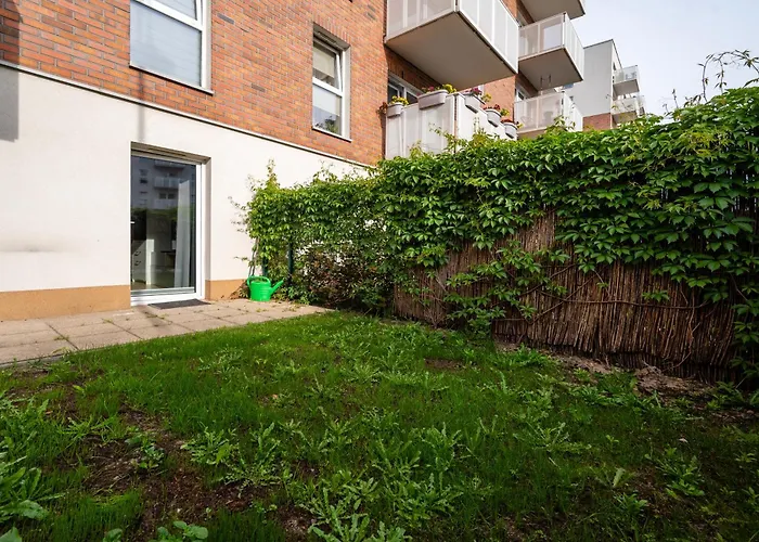 Lägenhet Wroblewskiego With Garden By Bookinghost Łódź